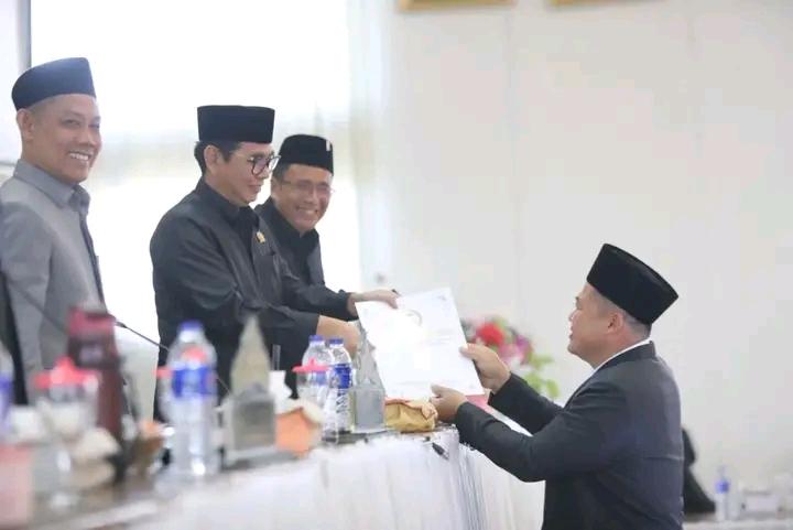 Plt Bupati Lampung Tengah Hadiri Rapat Paripurna DPRD Bahas Tiga Agenda Penting